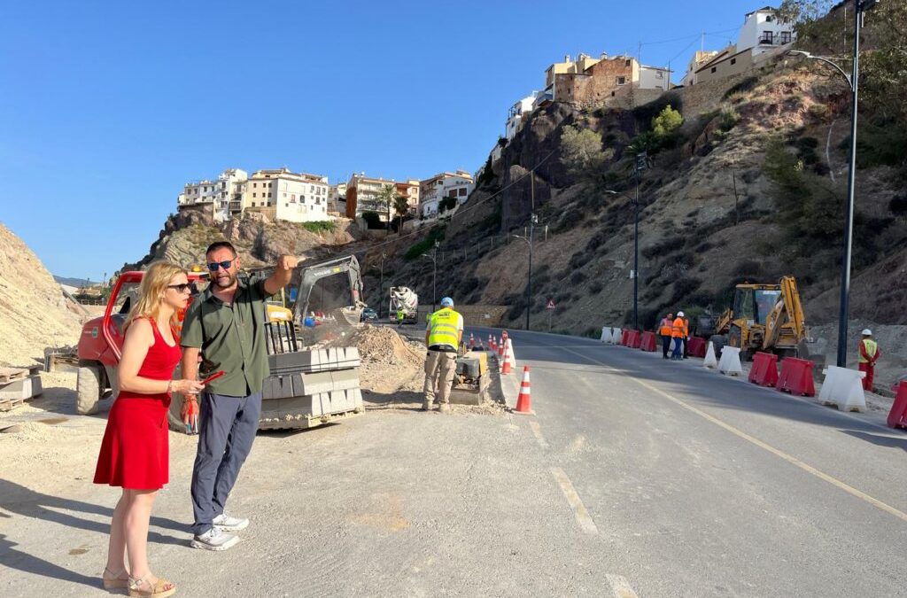 Recta final de las obras del Bulevar verde peatonal y ciclista de La Penya de Finestrat